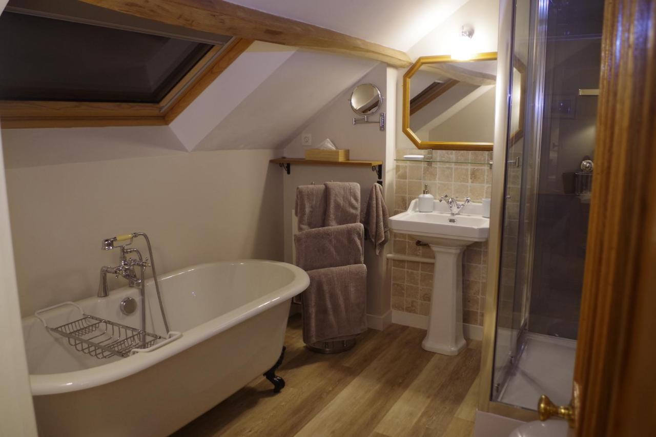 Chambres & Table D'Hotes De La Vieille Ferme Salon-la-Tour Extérieur photo