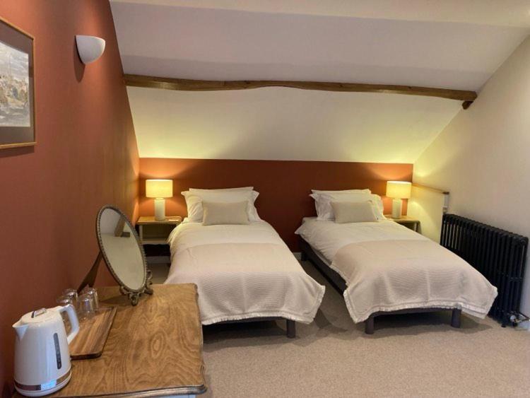 Chambres & Table D'Hotes De La Vieille Ferme Salon-la-Tour Extérieur photo